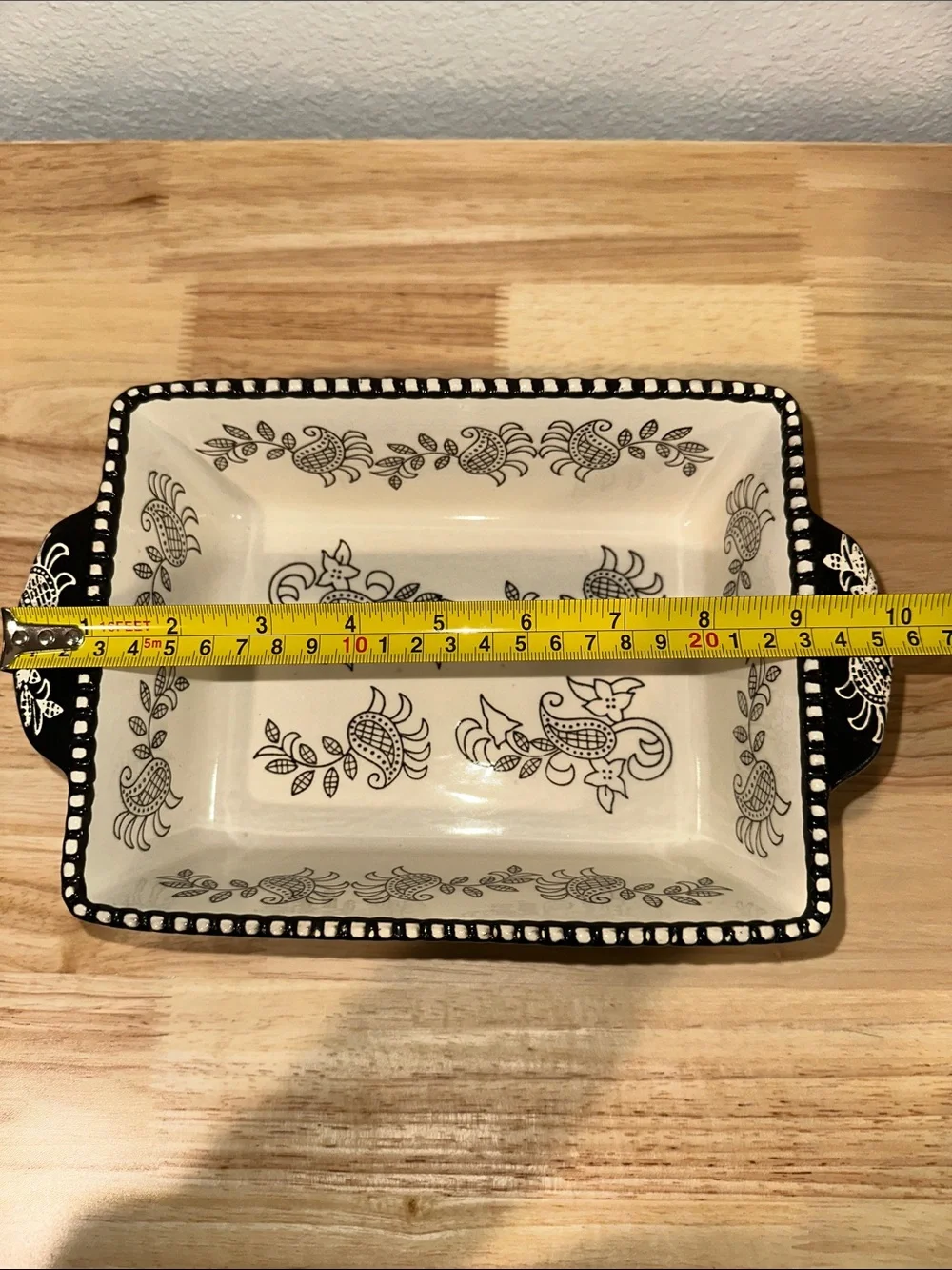 Baum Paisley/Botanical/Floral Black and White Casserole Pan